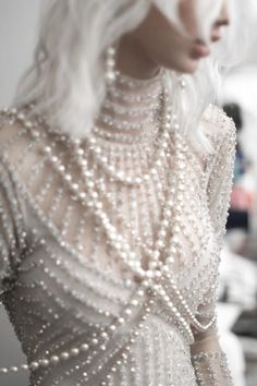 Naeem Khan, Mode Inspo, Dark Fashion, Red Carpet Fashion, Mode Inspiration, White Hair, Fashion Details, A Dress, Victorian Fashion