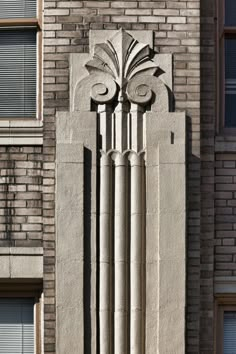 an architectural design on the side of a brick building