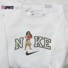 The Nike x Moana Embroidered Shirt combines the iconic Nike brand with the enchanting world of Moana. Featuring intricate embroidery Nike Embroidered Sweatshirt, Disneyland Family Shirts, Nike Cartoon, Nike Inspiration, Nike Inspired, Disney 2024, Embroidered Shirts, Disney T Shirt, Disney Hoodies