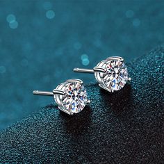 Diamond Earrings For Women, Solitaire Studs, Moissanite Earrings, Diamond Earring, Earring For Women, Estilo Hip Hop, Small Earrings Studs, Diamond Stud, Moissanite Diamonds