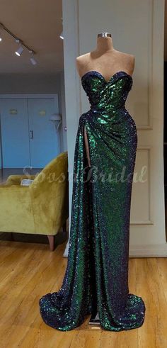 Pretty Gowns, Quinceanera Dresses Black, Masquerade Ball Gowns, Neon Prom Dresses, Prom Dresses Sparkly, Homecoming Ideas, Sparkly Prom Dresses, Prom 2020, Summer Formal