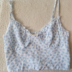 White And Baby Blue Floral Print Crop Top Frill Shirred Detail Adjustable Straps Size Xs Brand: La Hearts Pacsun Nwt Cute Cotton Crop Top With Floral Print, Cute Cotton Floral Print Crop Top, Trendy Cotton Floral Print Crop Top, Cotton V-neck Crop Top With Floral Print, Blue Printed Cami Top, Cute Blue Cotton Crop Top, Summer Floral Print Cotton Crop Top, Cute Blue Crop Top For Summer, Light Blue Cropped Summer Crop Top