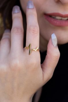 Heartbeat Rings, Jewelry Prom, Minimalist Necklace Gold, Zierlicher Ring, Gold Statement Ring, Cupboard Design, Rings Fashion