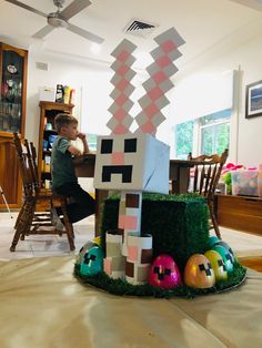 Minecraft Easter Bonnet, Minecraft Easter Hat, Diy Easter Bonnets Ideas, Easter Hat Parade Ideas Schools, Minecraft Easter Basket, Spring Hat Parade, Easter Hat Parade Ideas, Minecraft Rabbit, Easter Hat Ideas