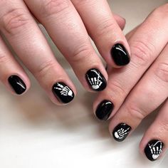 Best Halloween Nail Ideas to Try ★ Halloween Nails Square Short, Halloween Nails Coffin, Emo Nail Art, Halloween Costumes And Makeup, Nail Designs For 2023, Halloween Nail Ideas, Halloween Nails Easy, Funky Nail Art, Gothic Nails