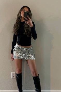 super cute going out fit New Years Night Outfit, Glitz And Glam Party Aesthetic, Bday Fits Winter, Sequin Winter Outfit, Leather Skirt New Years Outfit, 21 Birthday Outfit Ideas Winter, Sequence Skirt Outfit Party, Houseparty Outfits Casual Winter, New Years Going Out Outfits