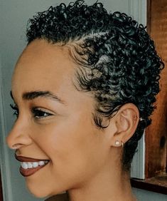 Cute Short Natural Hairstyles, Natural Hair Ideas, Short Natural Curls, Natural Hair Woman, Curly Pixie Hairstyles