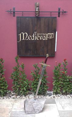 Taverna Medieval, Old Wood Signs, Castle Restaurant, Viking Party, Medieval Banquet, Interior Design History, Knight Party, Fantasy Party, Medieval Decor