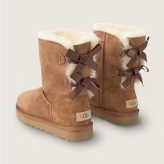 Very Lightly Worn. Brown Uggs, Cute Uggs, Ugh Boots, Women In The Workplace, Uggs With Bows, Ugg Bailey Bow, Tall Uggs, Sequin Boots, Flowy Dresses