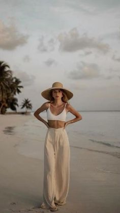 Thailand Outfit, Beachy Outfits, Beach Photography Poses, Populaire Outfits, Summer Beach Outfit