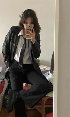 Woman In Suit, Mode Emo, Academia Outfits, Mode Costume, Chique Outfits, Tomboy Outfits, Mode Kpop, Tomboy Style Outfits