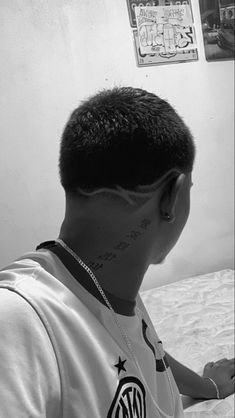 Haircut For Men Short Hair, Cute Hair Designs, Back Taper Design, Fade Haircut Designs For Men, Taper Design Haircut, Men Long Hair Bun, Haircut For Men Short, Back Taper Design Haircut, Mod Haircut