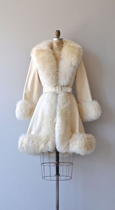 Mode Mantel, Princess Coat, White Fur, White Faux Fur, 1960s Fashion, Fur Fashion, Vintage Coat