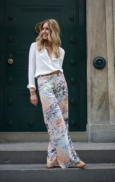 Fashion Trend Inspiration, Style Parisienne, Marc Jacobs Dress, Cute Work Outfits, Floral Trousers, Striped Pant, Hacks Clothes, Pants Women Fashion, Fashion Hacks