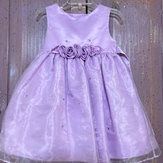 Nwot Vintage Little Girl’s Rare Editions Lilac Sleeveless Dress. Sparsely Scattered Embroidered Polkadots Embellish This Cute Piece. Lilac Rose Appliqu At Waist And A Sash That Ties In Back. Super Cute! Purple Sleeveless Dress For Spring Dress-up, Princess Style Sleeveless Purple Dress, Purple Princess Sleeveless Dress, Purple Sleeveless Dress For Dress-up, Lilac Roses, Rose Applique, Dresses Vintage, Vintage Girls, Toddler Dress