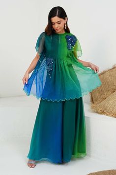 Blue and green organza shaded tunic with 3D highlighted petals and scalloped edges. Paired with a flared organza palazzo. - Aza Fashions Organza Palazzo, Applique Work, Palazzo Set, Luxury Sale, Silk Organza, Scalloped Edges, Blue Silk, Modern Bride, Top Pattern