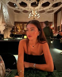 Dinner n drinks🍷 Cr: @dearecica | Instagram Dinner Outfits Classy, Dinner Night Outfit, Date Night Outfit Dress, Dinner Date Night Outfit, Night Dinner Outfit, Dinner Date Dress, Dinner Outfit Classy, Date Night Outfit Classy, Dinner Fits