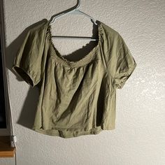 Super Cute Top That I Haven’t Reached For Yet. The Front Ruffles Are Elastic, As Are The End Of The Sleeves For A More Comfortable / Adjustable Fit. Never Worn, Excellent Condition Casual Solid Puff Sleeve Top, Casual Puff Sleeve Shirt, Relaxed Fit Puff Sleeve Top With Ruffles, Casual Summer Peasant Top With Ruffles, Casual Cotton Peasant Top With Ruffles, Casual Puff Sleeve Shirt With Ruffles, Summer Ruffled Shirt, Casual Ruffled Puff Sleeve Shirt, Casual Short Sleeve Blouse With Ruffles