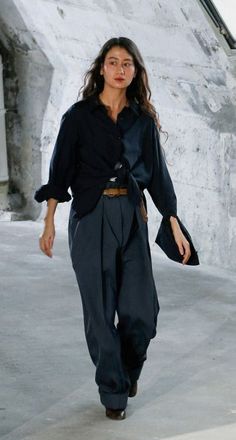 Sarah Tran, Sarah Linh Tran, Big Trousers, Black Clothing, Monica Bellucci, Minimal Chic, Carrie Bradshaw, Up Girl