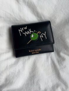 #katespadenewyork #wallet #fashion New York Purse, Wallet Inspo Aesthetic, Cool Wallets Women, Wallets Women, Kate Spade New York Wallet, Best Wallets For Women, Wallet For Women, Woman Wallet, Wallets Aesthetic