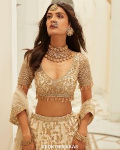 Cocktail Saree Blouse Designs, Modern Blouse Designs For Lehenga, Unique Blouse Designs For Lehenga, Reception Lehanga, Lehanga Blouses Modern Design, Frontier Raas, Ivory Saree, Gold Blouse Designs, Ivory Lehenga