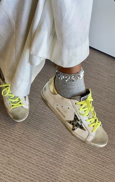 Golden Goose Sneakers Outfit, Quoi Porter, Cute Sneakers, Fancy Shoes