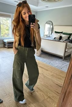 theramblingredhead on LTK Green Cargo Jeans Outfit Women, Army Green Jeans Outfit, Dark Green Pants Outfit, Jean Verde, Athletic Pants Outfit, Jennifer Todryk, Khaki Pants Outfit Women, Jenn Todryk, Green Jeans Outfit