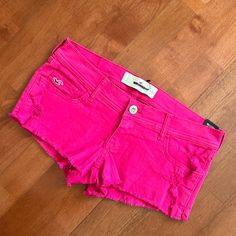 Hollister Classic Shorts Size 3, W26 Hot Pink Distressed Look! Label Is Crossed Out, Otherwise In Perfect Condition So Cute! New Classic Shorts, Hollister Shorts, Addison Rae, Pink Shorts, Halloween Outfits, Lawyer, Hollister, So Cute, Hot Pink