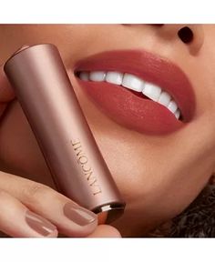 Lancôme - L'Absolu Rouge Intimatte Lancome Lipstick, Expensive Makeup, Perfect Lipstick, Beautiful Lipstick, Lipstick Shade, Rose Extract, Cream Lipstick, Mascara Lashes, Contouring And Highlighting