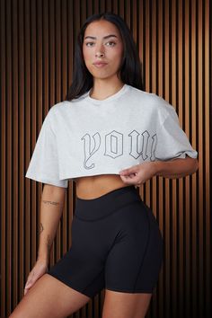 MATERIAL: 100% cotton. FIT: Relaxed fit. DESIGN: ﻿Say Hello Urban Crop Tee – a burst of cool design features! This crop tee boasts a fun concept where the YoungLA logo finishes on the back, creating a unique and eye-catching look. With its distinctive design, you're sure to have everyone asking where it's from. Elevate Cotton Cropped T-shirt With Logo For Streetwear, Relaxed Fit Cropped T-shirt With Logo Print, Fitted Letter Print T-shirt For Athleisure, Summer Workout T-shirt With Text Print, Relaxed Fit Cropped Cotton T-shirt For Sports, Letter Print Crew Neck Top For Streetwear, Streetwear Graphic Tee With Crew Neck, Sports Cotton T-shirt With Back Print, Urban Streetwear Tops With Front Print