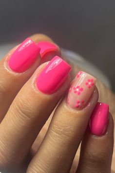 #summernailart #nailart #summervibes #inspire #manicure #nailstagram #gelnails #nailsofinstagram #naildesign #instanails #nailswag #nailsonfleek #acrylicnails #nailsoftheday #gelpolish #nailsalon #handpainted #nailporn #nailstyle #nailartist #notd Summer Nail Ideas 2023, Fuschia Nails, Natural Looking Acrylic Nails, Rounded Acrylic Nails, Biab Nails, Summer Nail Ideas, August Nails, Pink Glitter Nails, Latest Nail Trends