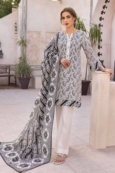 Casual dresses ideas Formal Pants Women, Black And White Suit, Lawn Design, Kids Nightwear, Gul Ahmed, Lawn Shirts, Design Clothes, Lawn Suits, Women Shawl