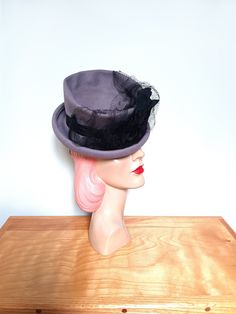 Vintage Party Top Hat, Vintage Fitted Top Hat For Party, Fitted Gray Felt Hat With Wide Brim, Fitted Gray Wide Brim Felt Hat, Retro Fitted Brimmed Felt Hat, Gray Wide Brim Fitted Felt Hat, Fitted Gray Brimmed Felt Hat, Fitted Gray Felt Hat With Curved Brim, Gray Fitted Felt Hat With Curved Brim