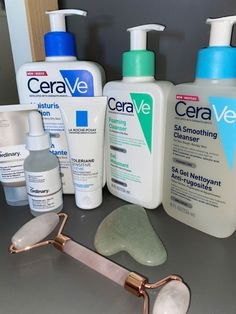 linha completa de cuidados com a pele CeraVe, projetada para fornecer hidratação e proteção duradouras para todos os tipos de pele. Desde limpadores suaves até cremes hidratantes intensos e loções calmantes, cada produto CeraVe é formulado com a exclusiva Tecnologia de Liberação MVE, que libera gradualmente ingredientes essenciais ao longo do tempo para uma hidratação contínua. Além disso, todos os produtos CeraVe contêm ceramidas essenciais e ácido hialurônico, que ajudam a restaurar e manter a barreira protetora natural da pele, proporcionando uma pele macia, suave e saudável. Confie na linha CeraVe para obter cuidados dermatológicos eficazes e comprovados, recomendados por dermatologistas em todo o mundo. #CeraVe #CuidadosComAPele #HidrataçãoDermatológica #PeleSaudável Skincare Cerave, Carcase Iphone, Cerave Moisturizing Lotion, Cerave Skincare, Skin Care Lotions, Skin Care Kit