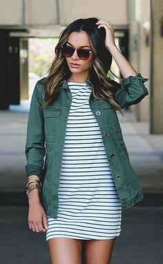 Perfect use of olive green and navy stripes! It's important not to overwhelm the outfit with a lot of jewelry, with these pieces, less is more. On foot, go with booties or oxfords. ✨Comment by/follow me if you'd like! #willswife102712 for Summer/Fall & Winter outfits,dresses,outfit tips, jewelry, sweaters,cosmetology, hair & more! 1000's of outfit ideas w/makeup & hair styles/colors & cuts to pull it altogether for every season/occasion!✨⭐️ Short Hairstyle, Autumn Outfits, Outfit Trends, Date Outfits, 가을 패션, Fashion 2018, Fashion Mode