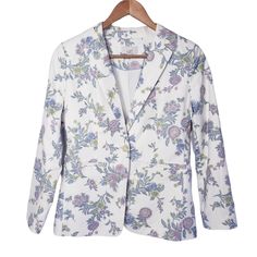 Loft Petites Sz 4p Floral Print Jacket Cotton Blend One Button Collared Workwear Collared: Lapel Notch Collar One Button Closure Long Sleeves. Fully Lining. Color: White Background With Soft Floral Print Material: 65% Cotton, 33% Lyocell, 2% Spandex. Lining: 100% Polyester Brand New Without Tags. No Flaws Size 4 Petite. Measurements Approx Laying Flat Pit To Pit 17" Length 25.5" Sleeve Length 16.5" (Pit To Hem) Shoulder 14.5" Floral Print Fall Office Blazer, Floral Print Long Sleeve Blazer For Office, Spring Office Blazer With Floral Print, Spring Outerwear With Button-up Design, Spring Single Button Button-up Outerwear, Spring Floral Print Outerwear With Notch Lapel, Spring Floral Print Blazer For Work, Fitted Floral Print Cotton Blazer, Tailored Floral Print Outerwear With Notch Lapel