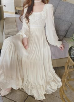 Feminine Dresses Romantic, Winter Princess Dress, Old Fashioned Dresses, Long Casual Dress, Vintage White Dress, Circle Skirt Outfits, Simple Long Dress, Wedding Style Ideas, Vintage Prairie Dress