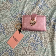 New Pink Juicy Couture Wallet Card Holder Coin Purse Blush Metallic Msrp $35 Trendy Pink Compact Coin Purse, Chic Compact Pink Wallet, Juicy Couture Wallet, Pink Juicy Couture, Love Keychain, Heart Padlocks, Girly Bags, Card Case Wallet, Couture Bags