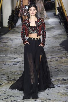 Beaded jacket worn over a crop top and sheer full length billowing skirt - Zuahir Murad SS18 Couture #trophy...x Looks Adidas, Zuhair Murad Haute Couture, Ethno Style, Collection Couture, Beaded Jacket, Spring Couture, Mode Boho, Zuhair Murad, Fashion Show Collection