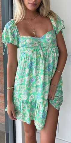 Floral Mini Dress, Chic Dress, Pretty Dresses, Green Dress, Fashion Inspo Outfits