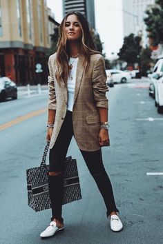 Edgy Work Outfits, Summer Work Outfits, Legging Outfits, Classy Fashion, Looks Street Style, Street Style Trends, Women Street, Casual Work Outfits, Blazer Outfits