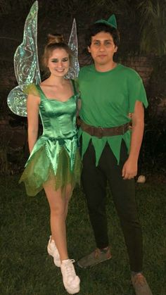 DIY Halloween Costume Ideas For Couples Couples Pregnant, Cute Couples Costumes, Halloweenský Makeup, Iconic Movie Characters, Costumes For Couples, Pregnant Halloween Costumes, Best Celebrity Halloween Costumes, Disney Dress Up, Celebrity Costumes