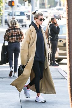 Leggings Outfit Spring, Hailey Baldwin Style, Mode Editorials, Streetstyle Fashion, Fashion Icons