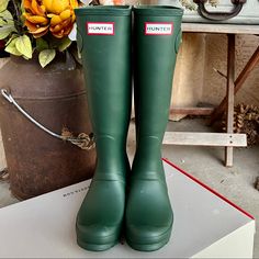 Hunter Original Tall Boots - Green. Brand New In Box. This Product Is Certified Vegan And Is Constructed With No Animal Parts For Materials Or Bindings. Everyone Needs This Classic Style In Their Wardrobe! Legendary Hunter Fit And Comfort. Orthopedic Sole. Unique Latex Dipped Construction Provides A Seamless Waterproof Shell, While Still Strong Yet Flexible. Woven Nylon Lining. For Fall And Winter Use, Warm Socks Are Recommended. Ideal For Walking Through Wet Grass Or Fields As Well As Walking I Hunter Chelsea Boots, Hunter Boots Short, Green Hunter Boots, Hunter Chelsea, Black Hunter Boots, Tall Hunter Boots, Hunter Boots Socks, Womens Rain Boots, Hunter Rain Boots