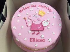 a peppa pig birthday cake in a box with stars on the bottom and pink frosting