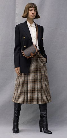 Derby Outfits For Women, Semi Formal Outfits, Looks Chic, Classic Outfits, Mode Inspiration, Elegant Outfit, Skirt Outfits, Preppy Style