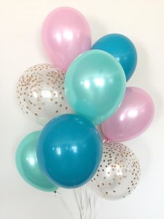 a bunch of balloons that are in the shape of a bouquet with gold dots on them