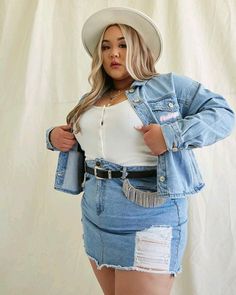 Plus Size Jean Skirt Outfits, Denim Outfit Plus Size, Plus Size Jean Skirt, Plus Size Denim Skirt, Skirt Outfits Ideas, Jean Skirt Outfits, Denim Jacket Outfit, Denim Skirt Outfits, Plus Size Denim