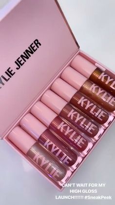 Kylie Jenner Beauty, Maquillaje Kylie Jenner, Maquillage Kylie Jenner, Make Up Diy, Make Up Kits, Stile Kylie Jenner, Penyimpanan Makeup, Kylie Makeup, Kylie Jenner Lips