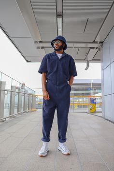 Urban Overalls Outfit, Boiler Suit Outfit Street Style, Mens Jumpsuit Fashion Street Styles, Men’s Jumpsuit Outfit, Men’s Boiler Suit, Boiler Suit Outfit Men, Mens Boiler Suit, Mens Coverall Outfit, Coveralls Mens Fashion